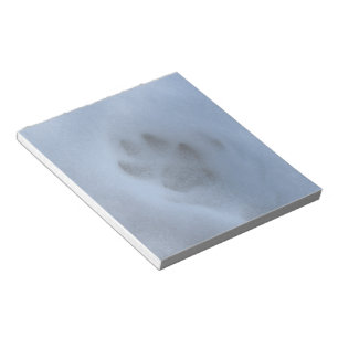 Wild grauer Wolf Paw Print im Winterschnee Notizblock