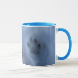 Wild grauer Wolf Paw Print im Winterschnee Tasse