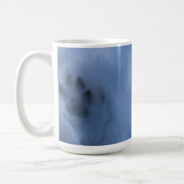 Wild grauer Wolf Paw Print im Winterschnee Tasse