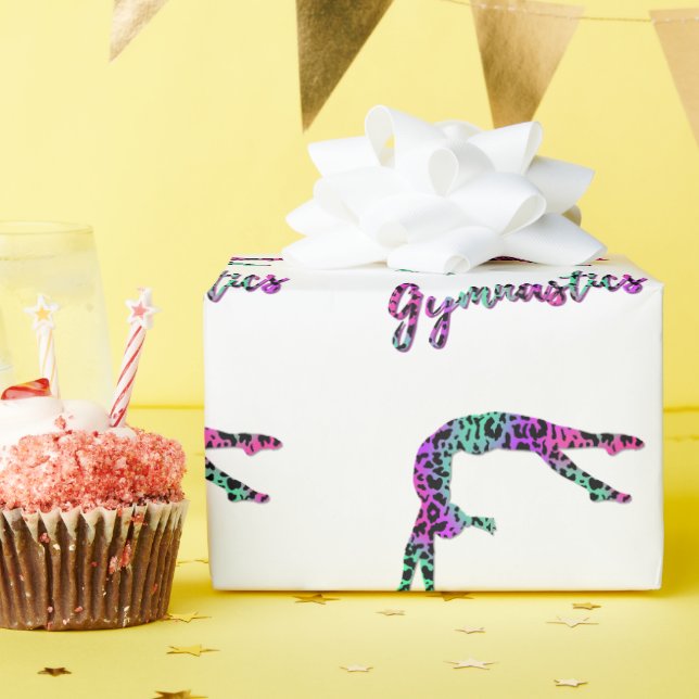 Wild Gymnastics Girl | Animal Print Gymnastics Geschenkpapier (Geburtstagsparty)