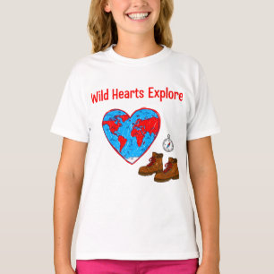 Wild Hearts Explore Karte und Wanderschuhe Kunst T-Shirt
