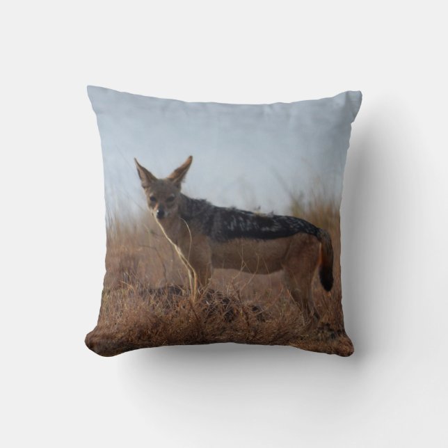 Wild Jackal Throw Kissen (Vorderseite)