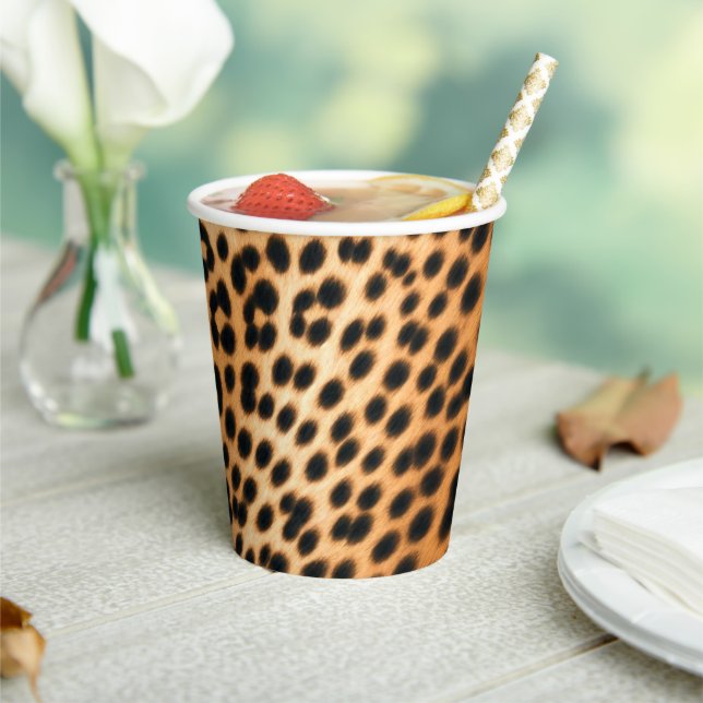 Wild Leopard Energy – Bold Animal Print Fashion Pappbecher (In Situ)