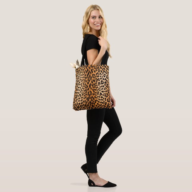 Wild Leopard Energy – Kühne Tierprint-Mode (Am Model)