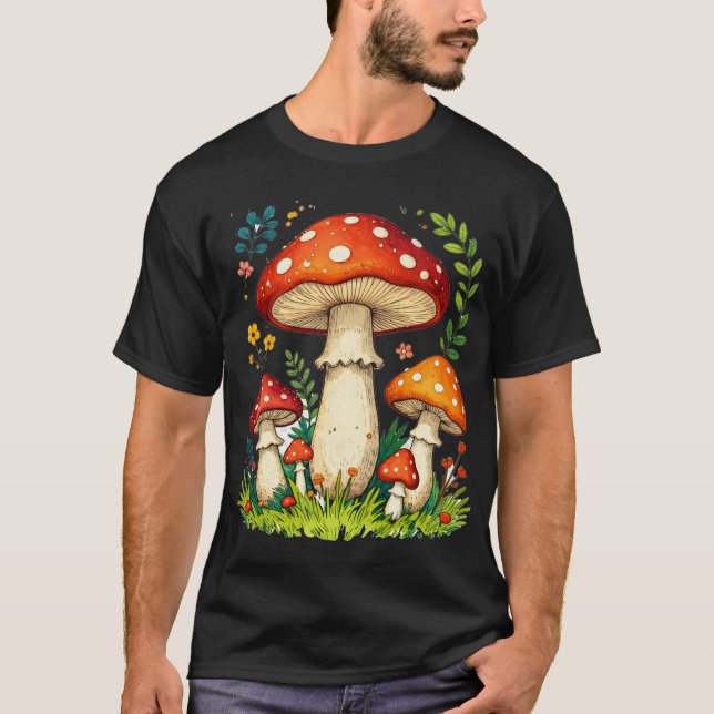 Wild mushrooms and flowers in grass forest nature T-Shirt (Vorderseite)