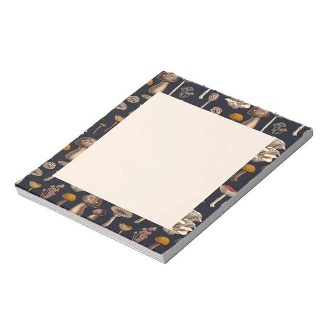 Wild Mushrooms auf grafischem schwarzem Notebook Notizblock (Rotiert)