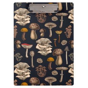 Wild Mushrooms on Grafit Klemmbrett