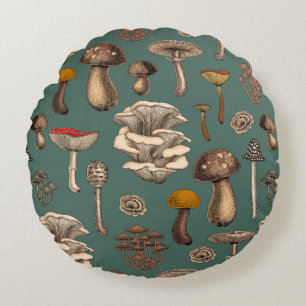 Wild Mushrooms on pine green Rundes Kissen