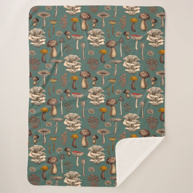 Wild Mushrooms on pine green Sherpadecke (Vorderseite)