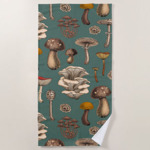 Wild Mushrooms on pine green Strandtuch
