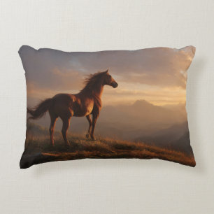 Wild Mustang beobachtet den Sonnenuntergang Dekokissen