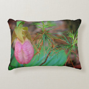 Wild-Pink-Lady Slipper Orchid und Evergreens Dekokissen