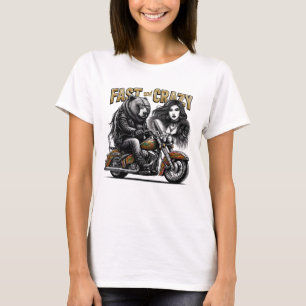 Wild reiten Frauen auf Motorrad neben Sasquatch T-Shirt