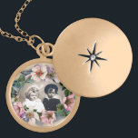 WILD-ROSE-FOTOVORLAGE VERGOLDETE KETTE<br><div class="desc">Elegantes, klassisches Blumendesign. Schöne pinkfarbene Rose mit einem leuchtenden Fuchsia Amethyst Edelstein .3D-Grafik und digitale Bearbeitung in Vintagem Stil von Bulgan Lumini (c) Leicht mit Ihren Initialen und eigenen Text als Hochzeitszeremonie Ankündigung, Platzkarten, rett-the-date .favors, danke Karten .baby duwers .Sweet 16 Geburtstage, Bat Mitzvah , Abschluss , Verlobung Duschen, Jubiläen,...</div>