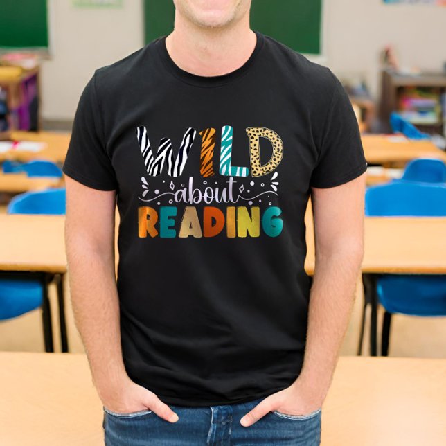 Wild über das Lesen des Funny Books Reader Bookwor T-Shirt (Von Creator hochgeladen)