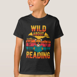Wild über das Lesen von Büchern Leser Liebhaber Bi T-Shirt