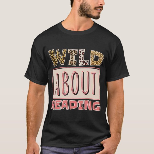 Wild über das Lesen von Büchern und Bookworm Libr T-Shirt (Vorderseite)