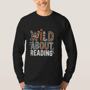Wild über das Lesen von Büchern und Bookworm Libr T-Shirt
