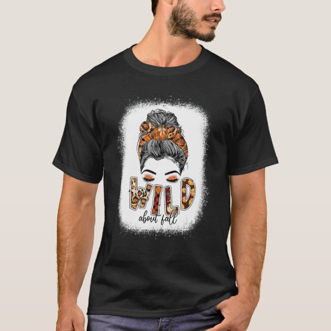 Wild über Fall Messy Bun Frauen Leopard Fall T-Shirt (Vorderseite)