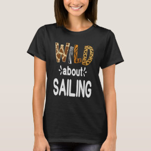 Wild über Segeln, Segeln und Segelboot T-Shirt