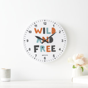Wild und frei   Doodle Letters Große Wanduhr