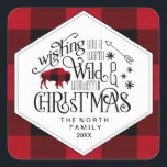 Wild Wonderful Christmas Red & White Buffalo ID604 Quadratischer Aufkleber<br><div class="desc">Dieser schöne Weihnachtsaufkleber weist ein Büffel-kariertes Muster in Schwarz und Rot auf, das mit einem weißen Etikett und einem optionalen Textdesign von "Wünscht euch ein warmes, wildes, wunderbares Weihnachtsfest" überragt wird. Eine Vorlage erlaubt es Ihnen, Ihren Namen oder anderen Text einfach hinzuzufügen. Suchen Sie ID604 um alle koordinierenden Produkte für...</div>