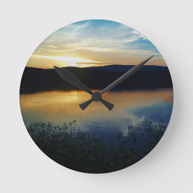 Wildblume, Blauer Sonnenuntergang Runde Wanduhr (Vorderseite)