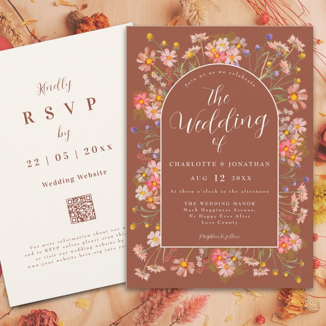 Wildblume Burnt Orange Terracotta Hochzeit im Herb Einladung (Wildflower elegant floral arch terracotta burnt orange fall wedding invitation with rsvp qr code)