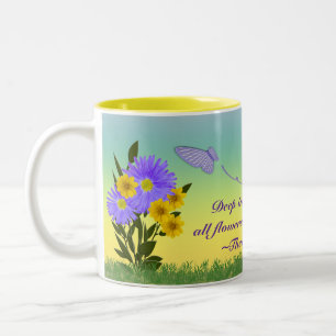 Wildblume-Fotos und violette Zweifarbige Tasse