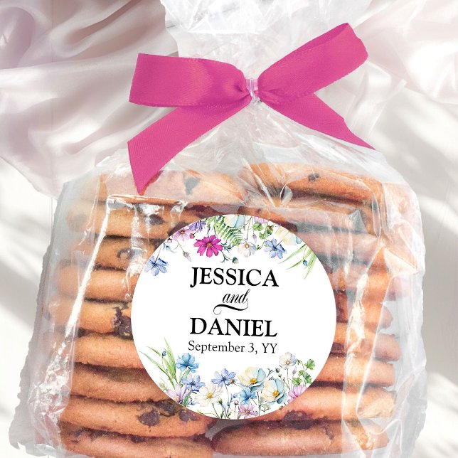 Wildblume Garden Blumenzwiebelnamen und Datum Runder Aufkleber (Wedding Stickers from the Wildflower Garden Wedding Collection by Darling & May)