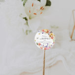 Wildblume | GASTGESCHENK HOCHZEIT Runder Aufkleber<br><div class="desc">Fügen Sie Umschläge, Goodies-Taschen, handgefertigte Leckereien und vieles mehr mit unseren eleganten Wildblume-Aufklebern eine besondere Touch hinzu. Fügen Sie diesem Design Ihre benutzerdefinierte Formulierung hinzu, indem Sie die "Diese Vorlage bearbeiten"-Felder auf der rechten Seite des Elements verwenden, oder klicken Sie auf die blaue Schaltfläche "Anpassen", um den Text anzuordnen, die...</div>