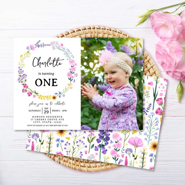 Wildblume Girl 1. Geburtstag Foto Einladung (Wildflower Girl 1st Birthday Floral Photo Invitation)