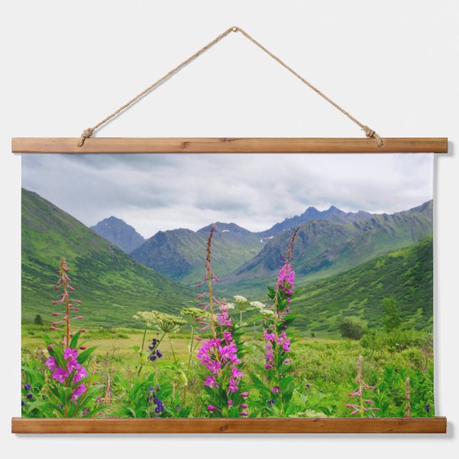 Wildblumen Alaskan Valley Wandteppich Mit Holzrahmen (Vorne)