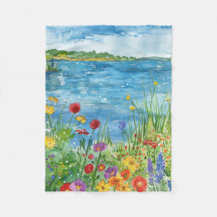 Wildblumen an einem See Fleecedecke