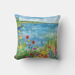 Wildblumen an einem See Kissen