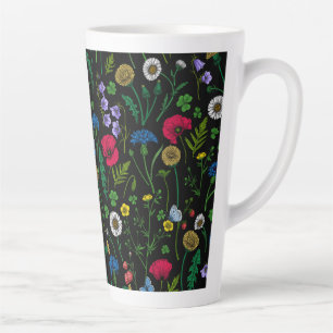 Wildblumen auf schwarzer Latte-Tasse Milchtasse
