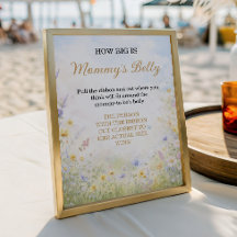 Wildblumen-Bauch-Rat-Baby-in-Blüten-Spiel