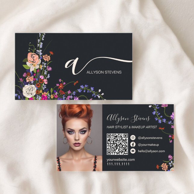 Wildblumen Chic Haar Make-up Foto Initial qr Code Visitenkarte (Wildflowers chic hair makeup photo initial qr code business card on gray)