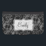 Wildblumen-Damaske Schwarz-weiße Handklappe Geldbe Phone Geldbeutel<br><div class="desc">Stilvolle moderne Wildblume Damask gemusterten Handy Klappe Geldbeutel Gehäuse. Passen Sie die mit Ihrem Namen und ein Monogramm Initial,  liest derzeit Emily M. Original Muster und Design von Sarah Trett.</div>