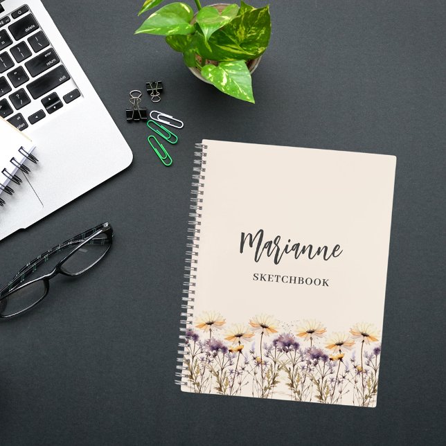 Wildblumen des Sketchbooks sind beigefarben Notizbuch (Von Creator hochgeladen)