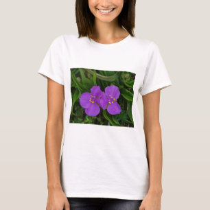Wildblumen Fuchsia Spiderwort Heiße Federn Geschen T-Shirt