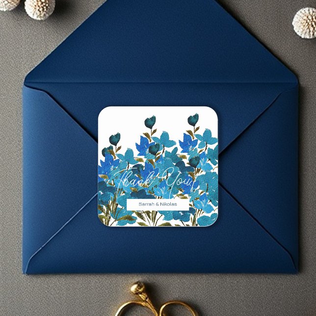 Wildblumen für künstlerisch blaues Wasser Mit Mono Quadratischer Aufkleber (Von Creator hochgeladen)