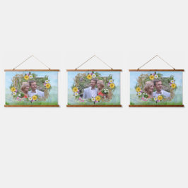 Wildblumen gegen einen blauen Himmel Wandteppich Mit Holzrahmen