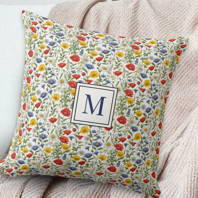 Wildblumen Hübsches Muster Kissen (A monogrammed throw pillow with pretty wildflowers pattern in bright summer colors)