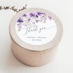 Wildblumen lilac lila Gastgeschenk Hochzeit Runder Aufkleber<br><div class="desc">Wildblumen lilac lila Gastgeschenk Hochzeit Klassische Rundaufkleber Matching Artikel verfügbar.</div>