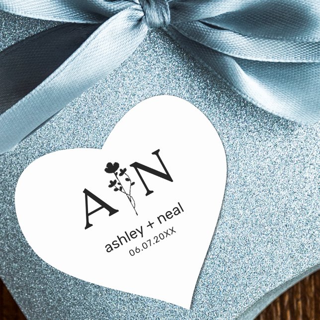 Wildblumen mit Initialen für Hochzeiten Herz-Aufkleber (Von Creator hochgeladen)