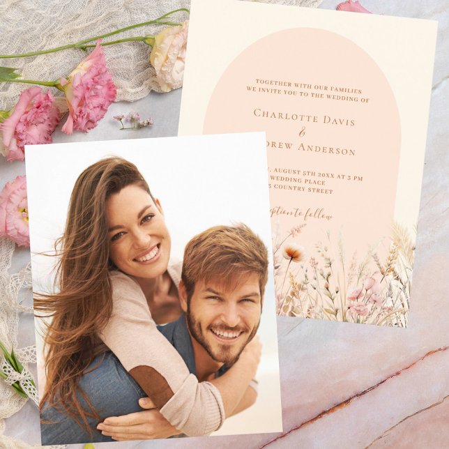 Wildblumen Peach beige Arch Foto Budget Hochzeit (Von Creator hochgeladen)