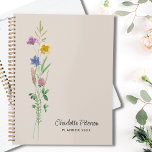 Wildblumen Personalisiert Planer<br><div class="desc">Dieser Blumenplaner zeichnet sich durch zarte Aquarellfarben-Wildblumen auf einem weichen beigen Hintergrund aus. Einfach mit Ihrem Namen und Jahr anpassbar. Ändern Sie mithilfe des Entwurfstools die Textgröße, den Stil oder die Farbe. Dieses Design ist weiblich und weiblich und eignet sich perfekt für Zuhause, Business, Schule und Uni. Original Wasserfarbe ©...</div>