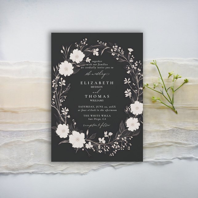 Wildblumen Schwarz-weiß kühl Chic Elegante Hochzei Einladung (wildflowers wedding invitation black and white floral wreath formal elegant modern romantic boho)