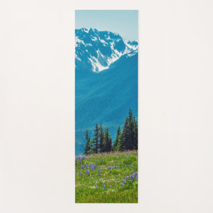 Wildblumen und Berge Yogamatte